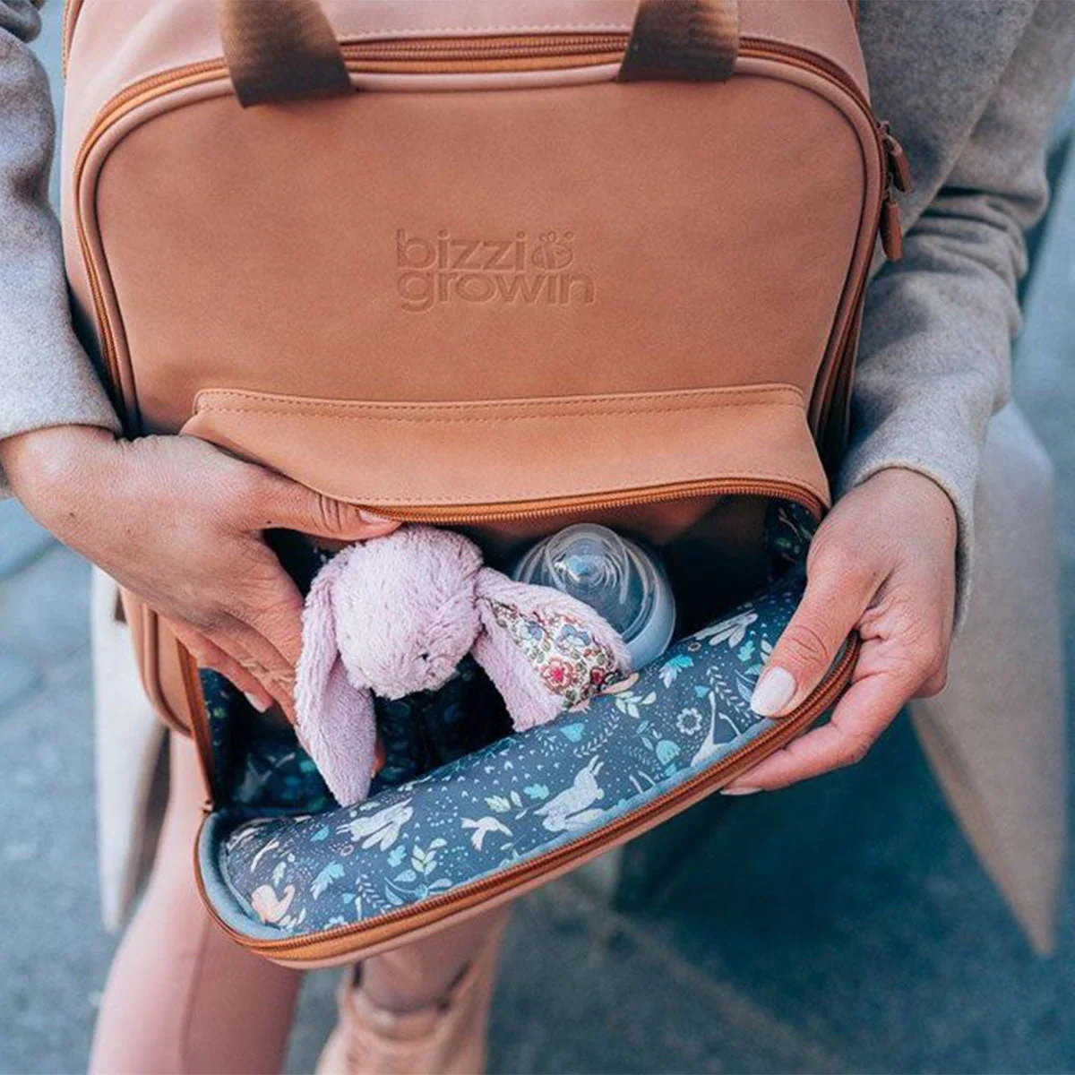 Bizzi Growin 2-in-1 Travel Bag & Baby Crib Vegan Leather - RucPOD ® - Image 21