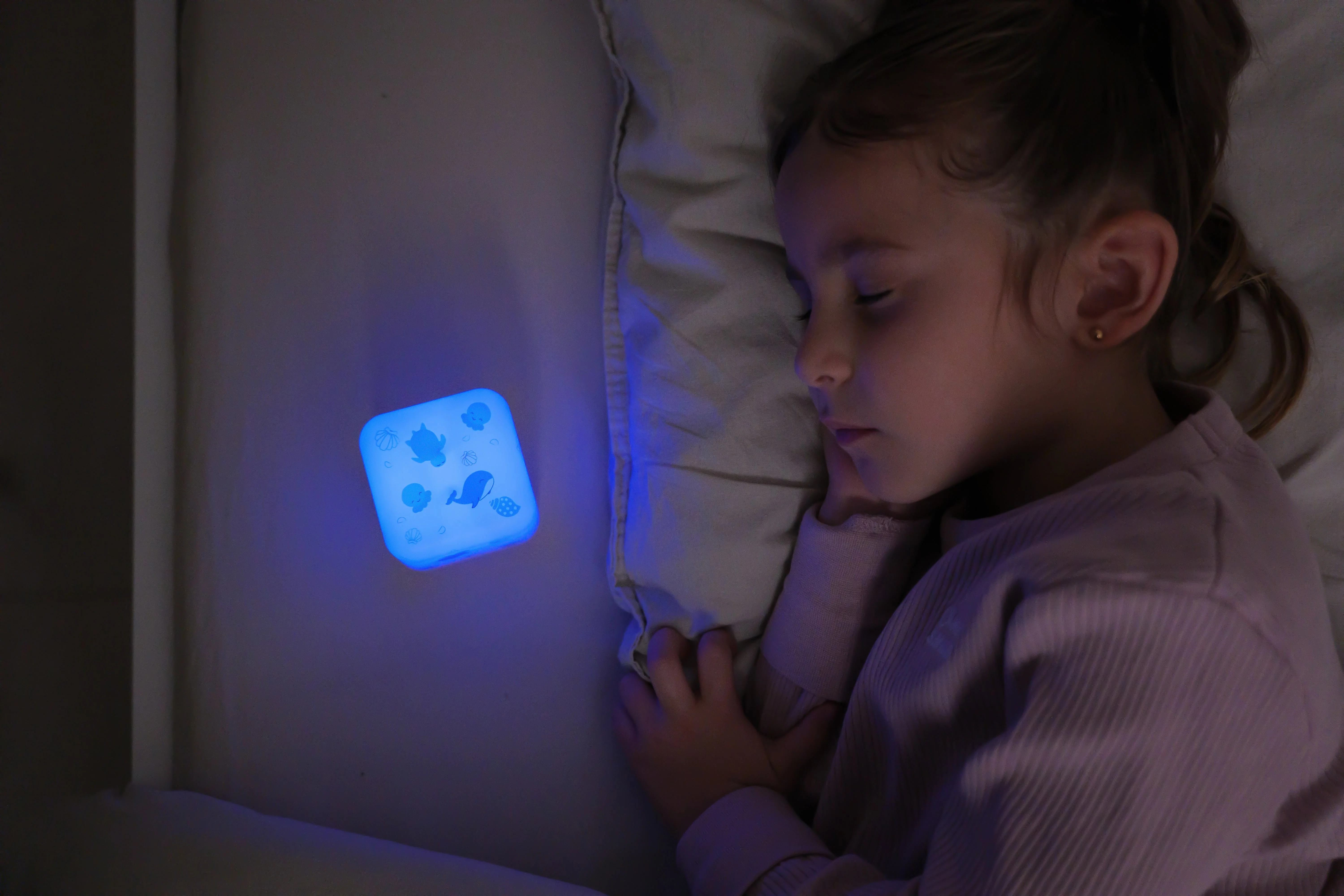 Cloud B Cube B Portable Nightlight - Ocean - Image 2