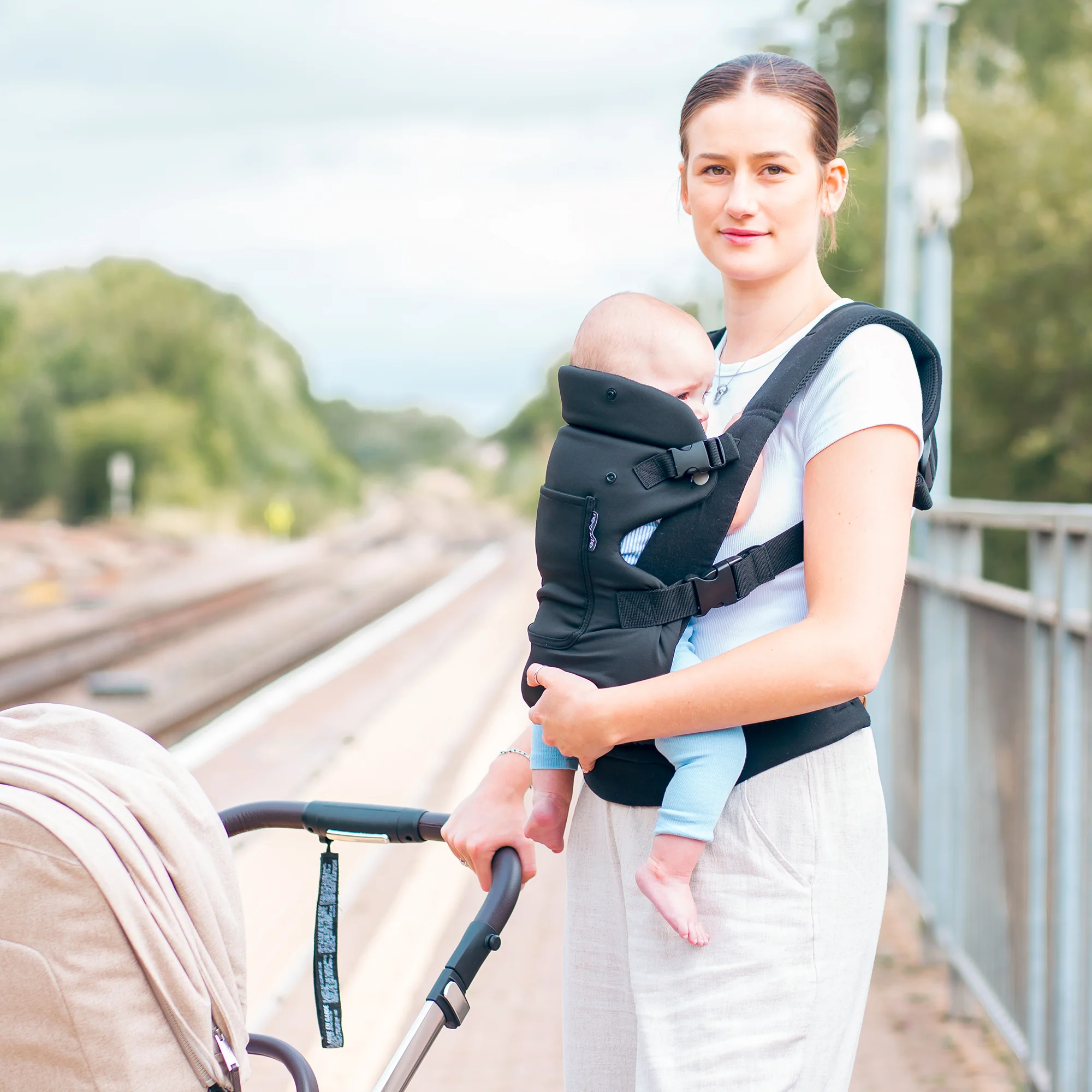 Red Kite Black Ara Travel Carrier - Image 4