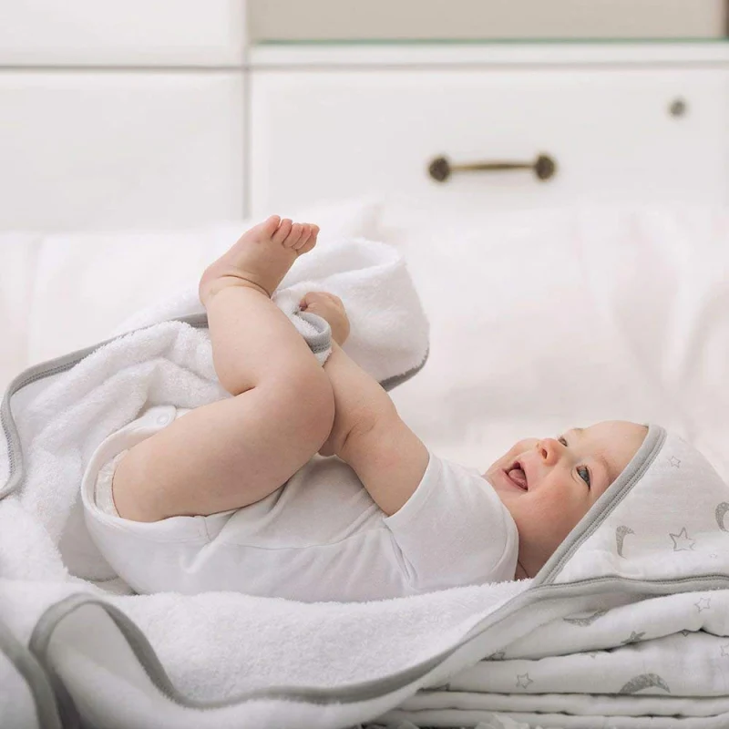 Petite Piccolo Hooded Bath Towel & Washcloth Set – Moon & Stars - Image 4